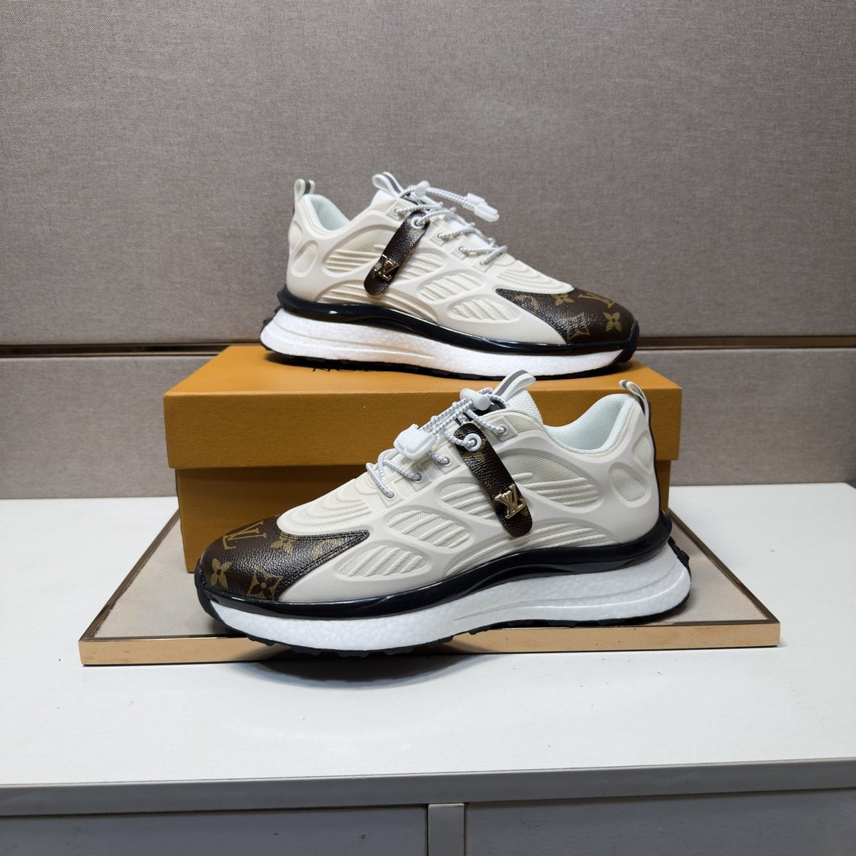 Louis Vuitton Men's Patterned Low-Top Sneakers - Mesh Lining